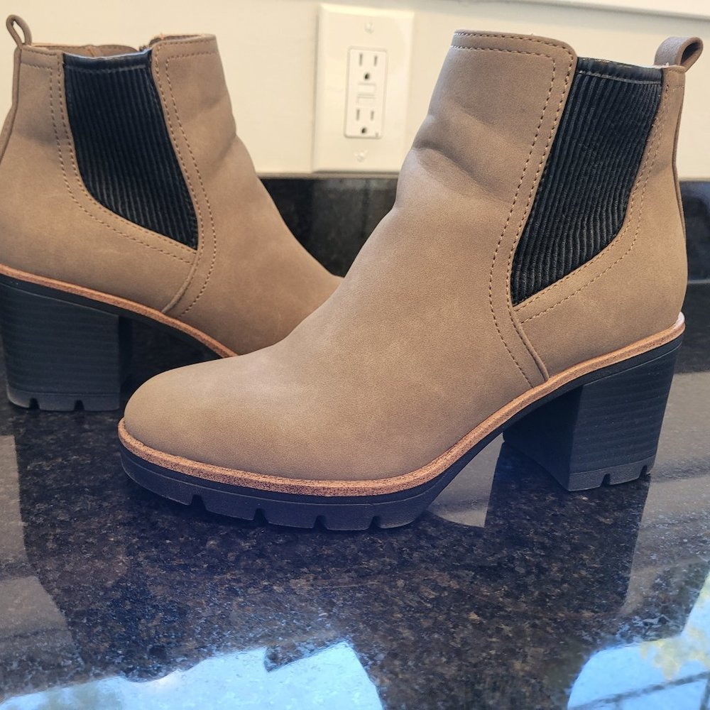 Naturalize Sz. 7 Brown Bootie